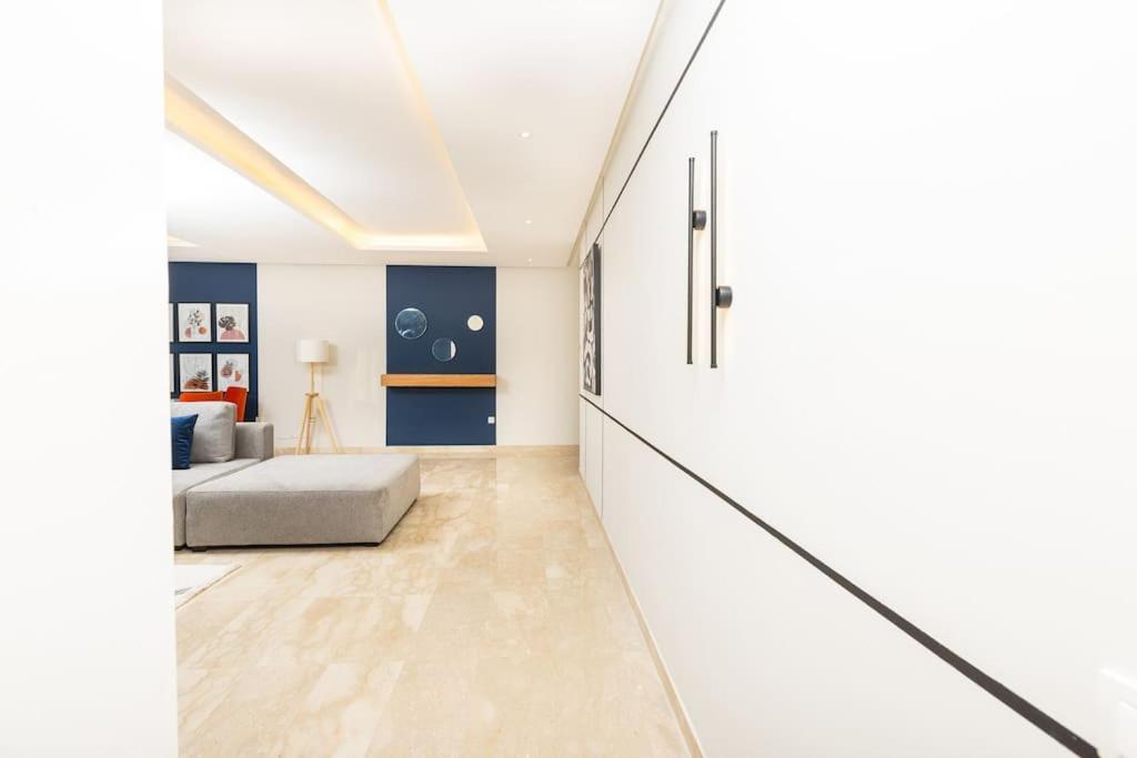 Appartamento Modern 2Br Retreat In Marina Sale Luxury Living Hajja Esterno foto