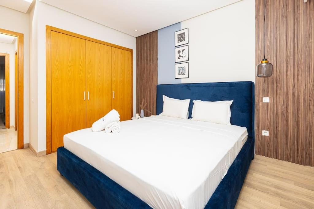Appartamento Modern 2Br Retreat In Marina Sale Luxury Living Hajja Esterno foto