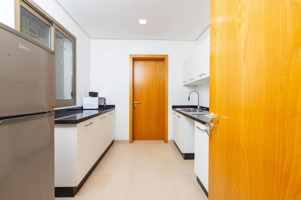 Appartamento Modern 2Br Retreat In Marina Sale Luxury Living Hajja Esterno foto