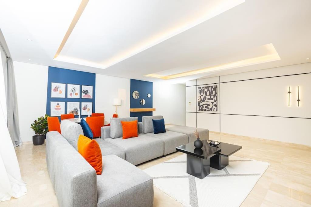 Appartamento Modern 2Br Retreat In Marina Sale Luxury Living Hajja Esterno foto