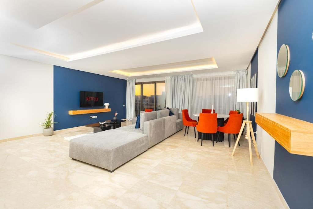 Appartamento Modern 2Br Retreat In Marina Sale Luxury Living Hajja Esterno foto