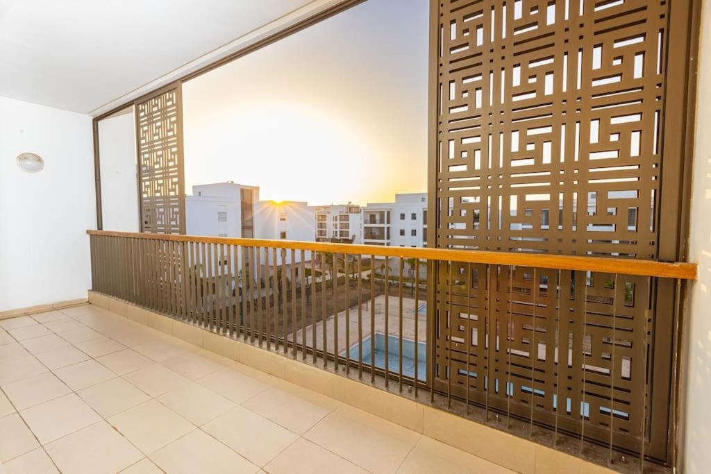 Appartamento Modern 2Br Retreat In Marina Sale Luxury Living Hajja Esterno foto